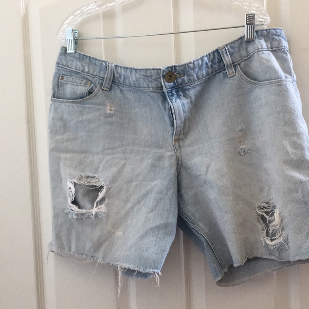 FINAL MARKDOWN Juniors Mossimo distressed shorts (17)